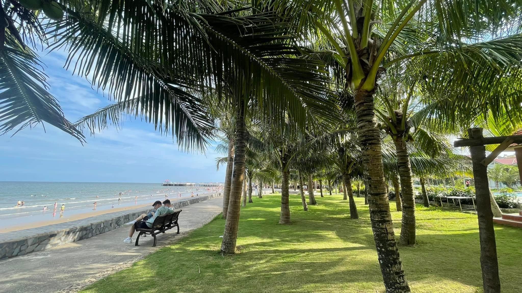 Khung Cảnh Thơ Mộng Ở Biển Hải Tiến