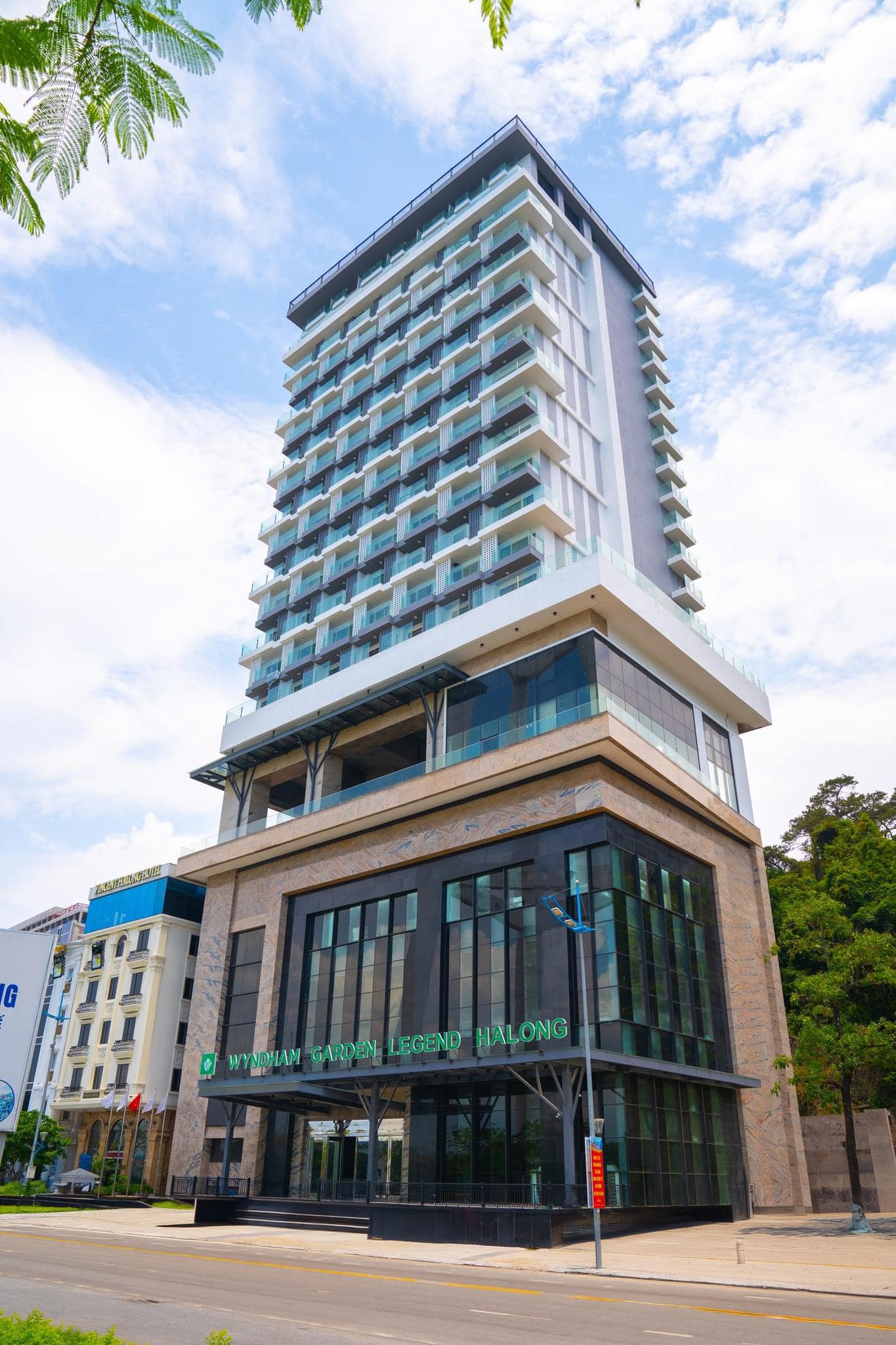 Wyndham Legend Hạ Long | Khách sạn 5 sao quốc tế | Bảng giá, Review, Tour ưu đãi 2026