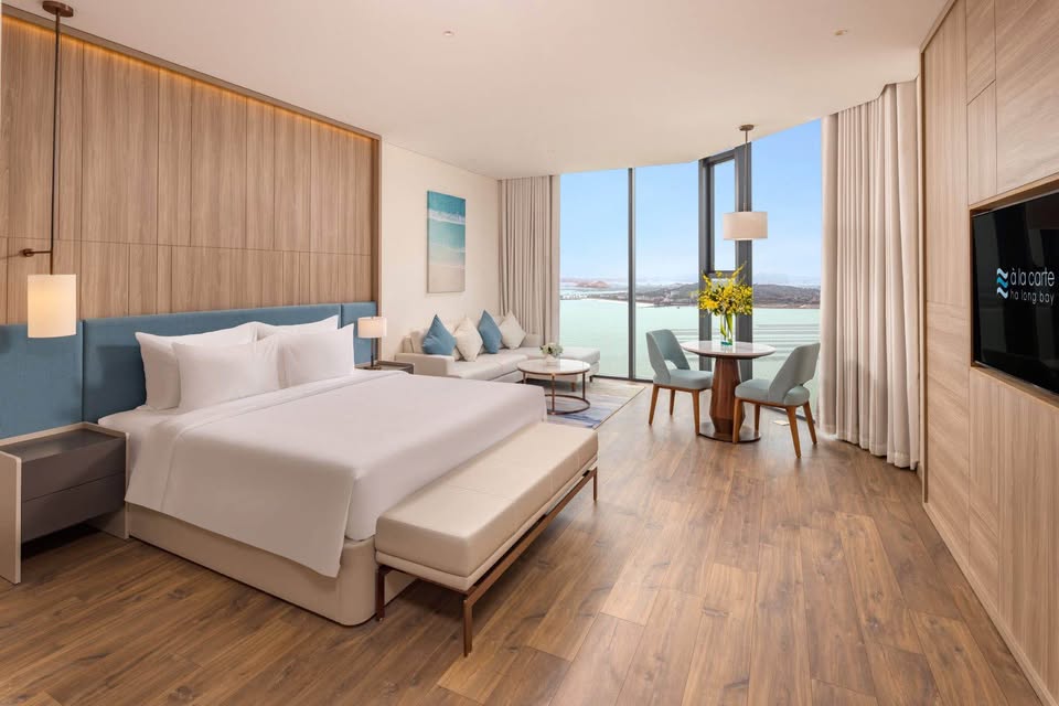 Alacarte Hạ Long Bay Hotel | Khách sạn 5 sao sang trọng view biển Bãi Cháy | Giá phòng, review & combo 2026