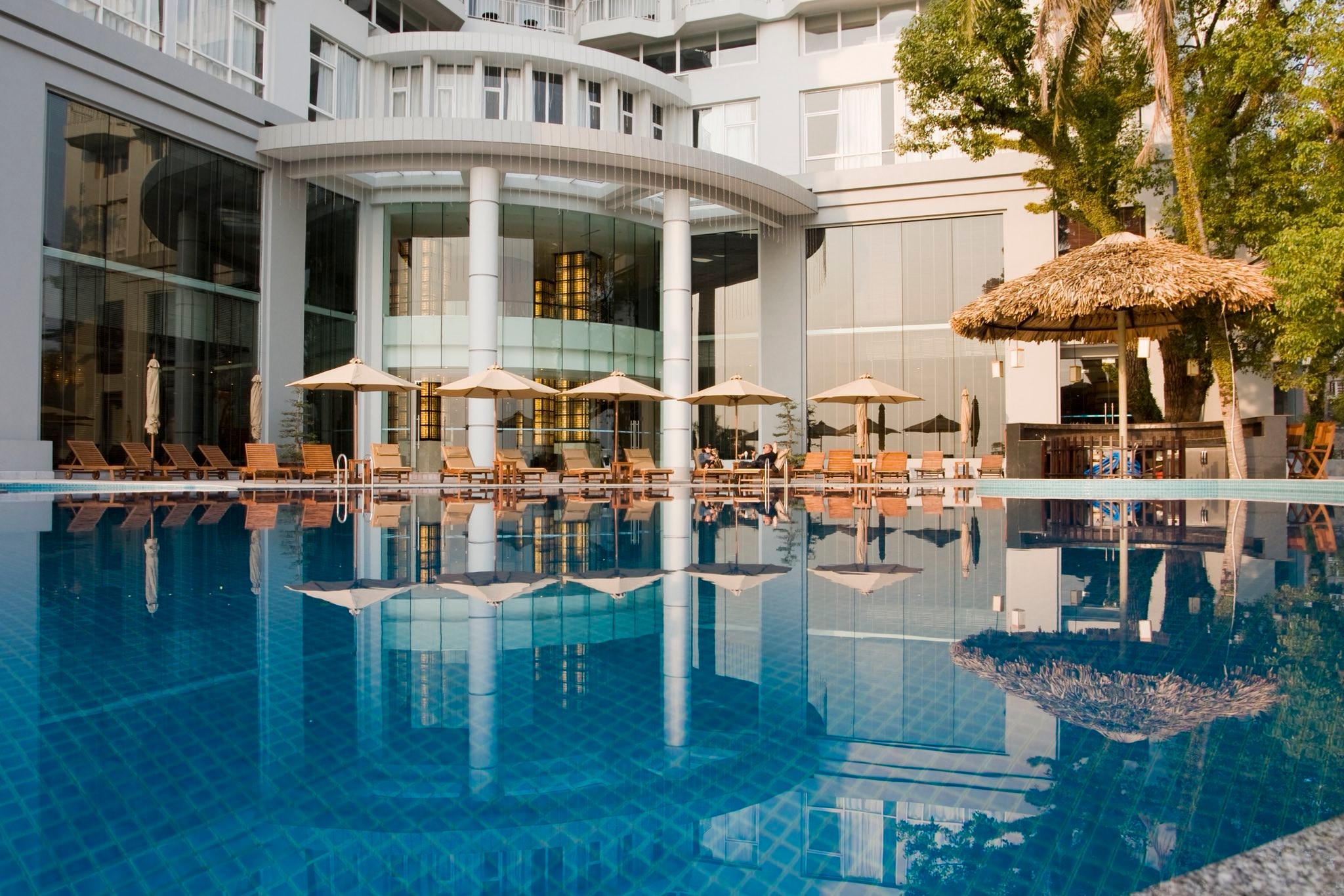 Novotel Hạ Long Bay | Khách sạn 4 sao quốc tế trung tâm Bãi Cháy | Giá, review & ưu đãi 2026